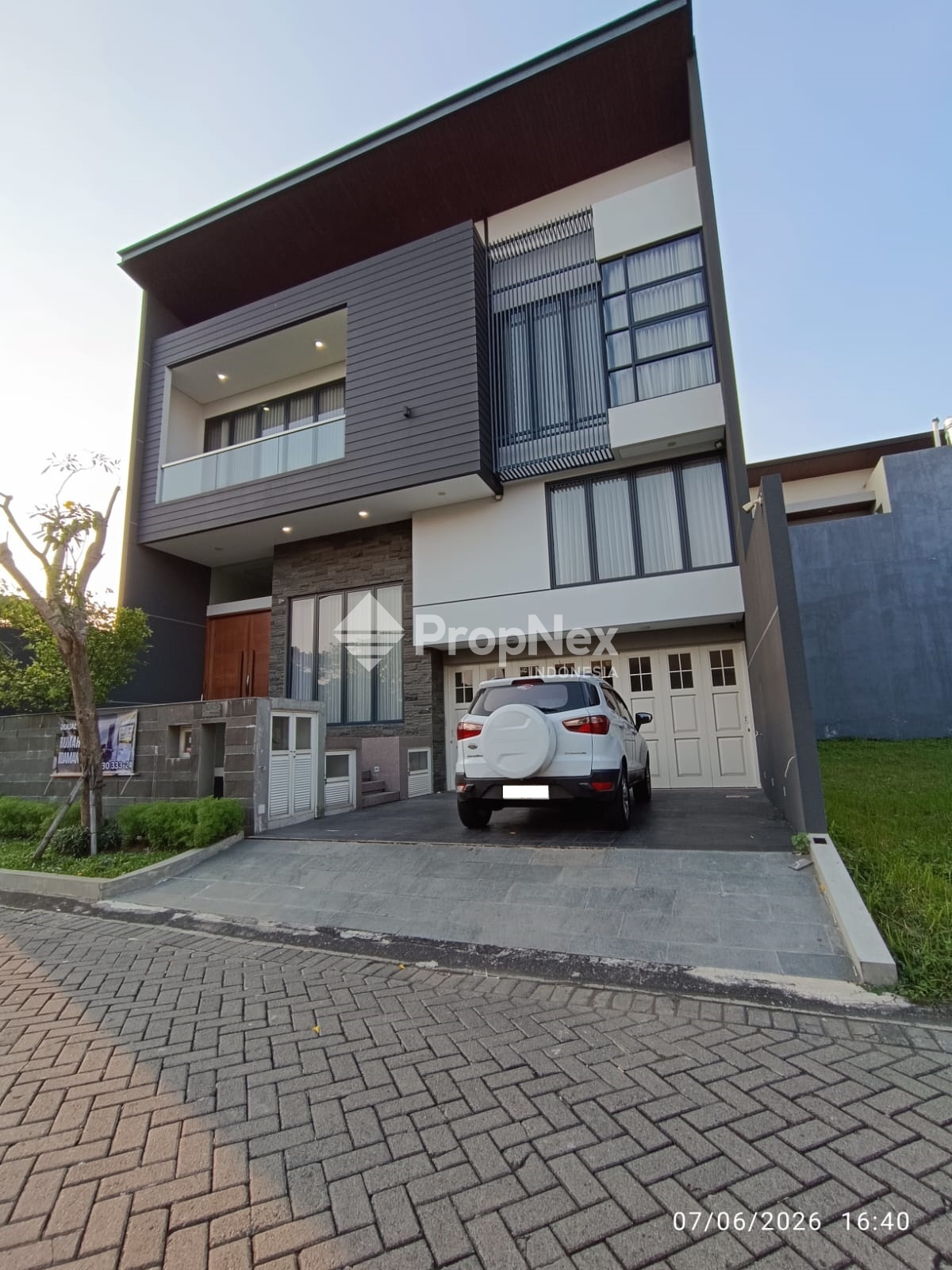 Rumah Citraland Waterfront Murah Poll